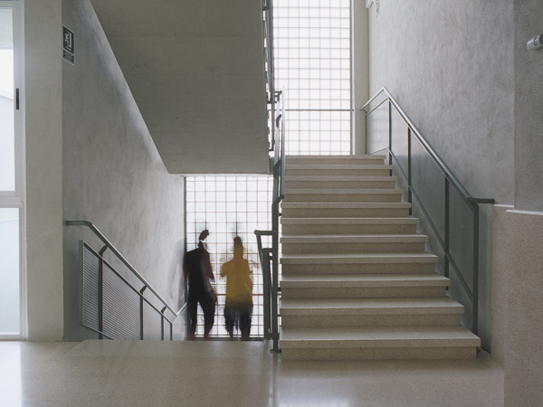 Fotografia d'arquitectura, escala interior, IES Porreres. Porreres. Arquitectes: Xavier Mulet i Francisco Pou