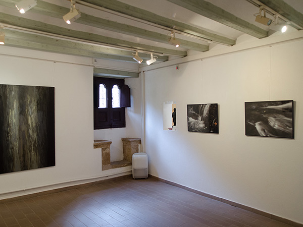 fotografia de l'exposició Diàleg sobre la caiguda de l'aigua al Museu Municipal de Tossa de Mar