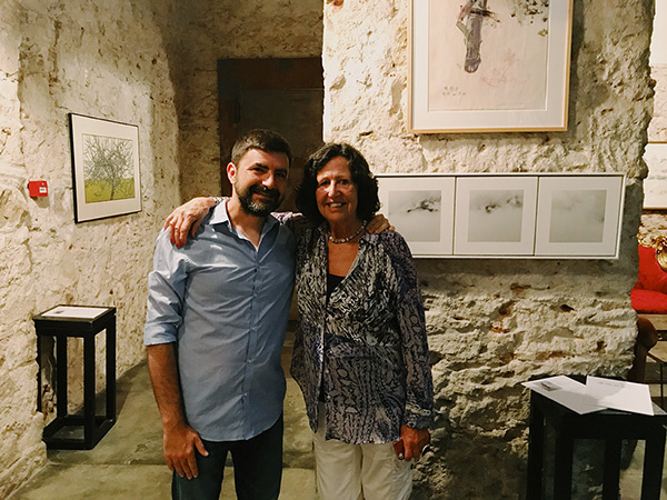 Pau Guerrero amb Marta Tatjer, impulsora de la Subhasta d'art per a Chhimeki Nepal, al restaurant Ocaña