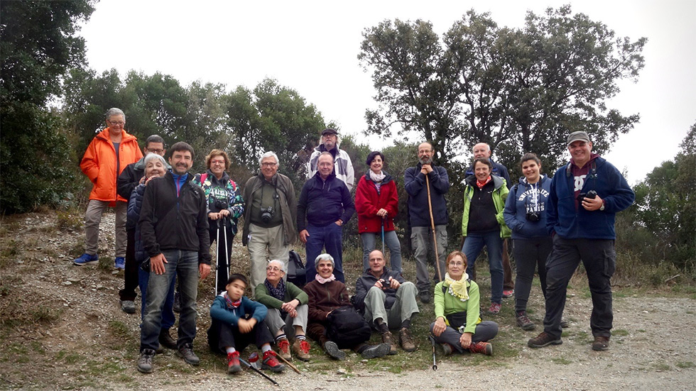 Foto de grup dels participants al taller d'iniciació a la fotografia de paisatge a l'Albera, curs impartit per Pau Guerrero i organitzat per Populart