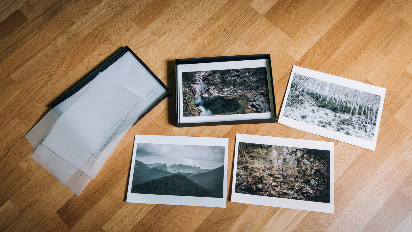 Caixa amb totes les fotografies de Paisatge i llegenda del comte Arnau