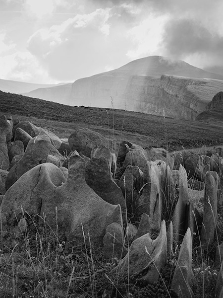 Dalt dels cingles d'Ordesa, fotografia de paisatge de la sèrie *Muntanyes caminant*