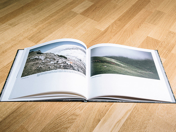 pàgines interiors d'el llibre *El Comte Arnau, Paisatge i Llegenda* amb totes les fotografies del projecte