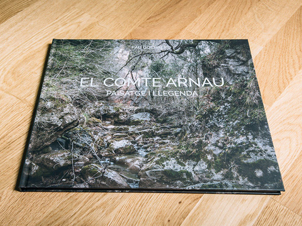 portada d'el llibre *El Comte Arnau, Paisatge i Llegenda* amb totes les fotografies del projecte
